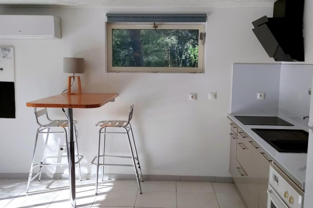 Charmant Studio Independant Dans La Colline Eyguieres Екстер'єр фото